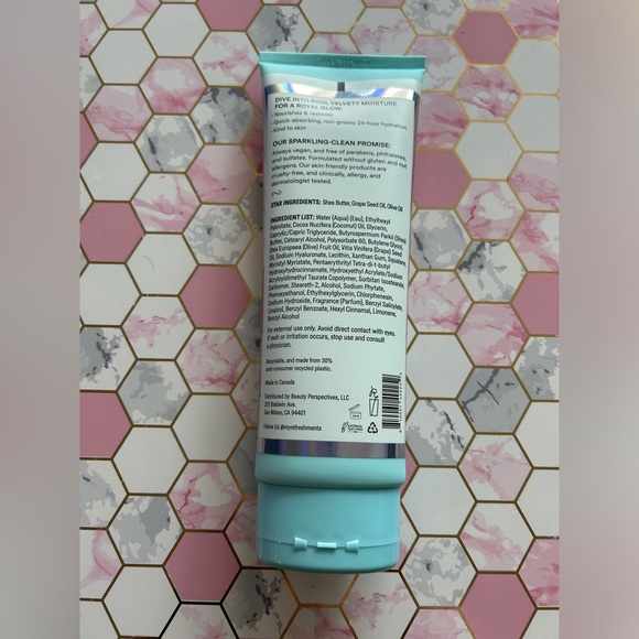 REFRESHMENTS Velvety Body Cream - Picture 2 of 3